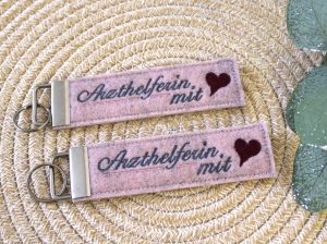 Schlsselanhnger-Filz-Arzthelferin-mit-Herz