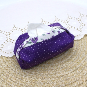 Taschentcherbox-fr-ein-Pckchen-Taschentcher-lila-wei-Blmchen