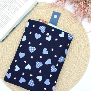 Buchhlle-Buch-Taschenbuch-Geschenkidee-Herzen-blau