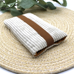 Handyhlle-aus-Baumwollstoffen-wattiert-beige-Cord-mit-Gummiband