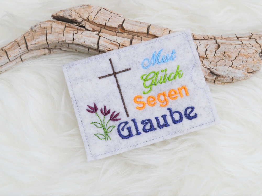 Bild 1 von Gutscheinhülle Filzhülle für einen Gutschein Kommunion Firmung Konfirmation  / (Variante) hellgrau Kreuz