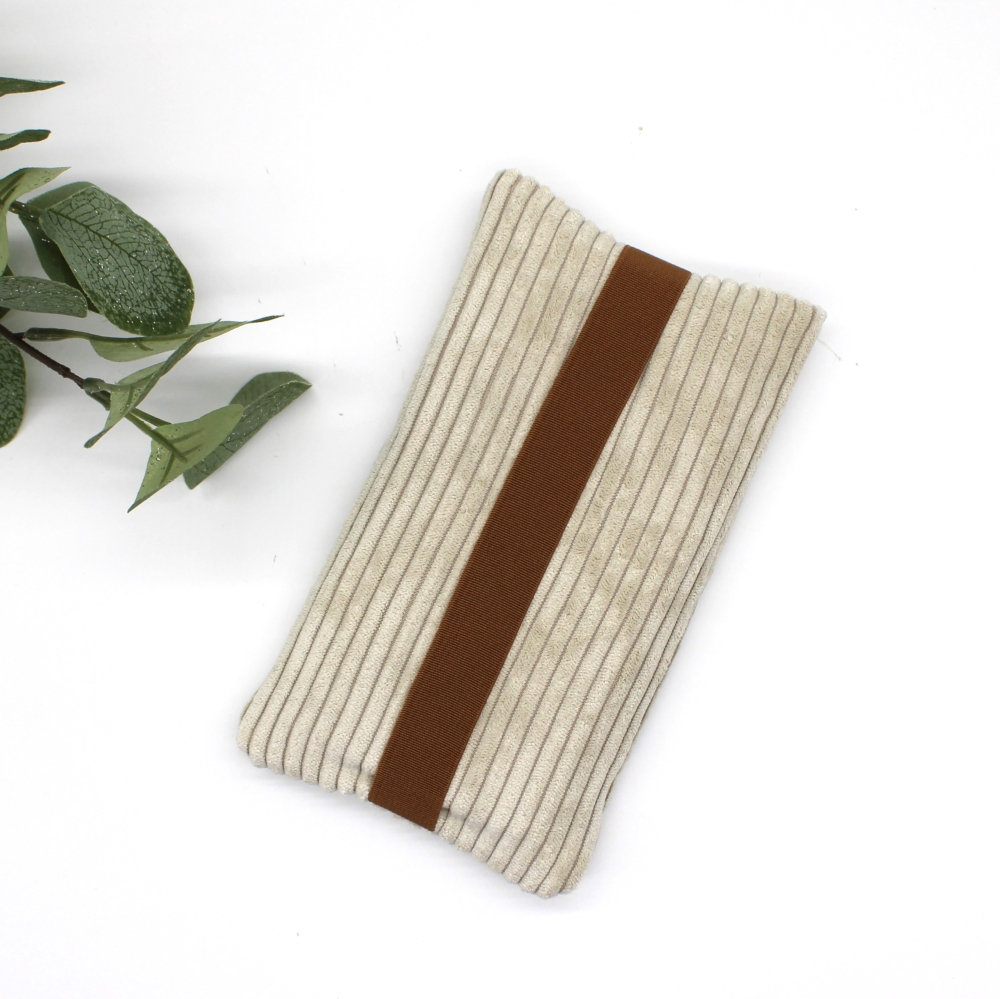 Bild 1 von Handyhülle aus Baumwollstoffen wattiert beige Cord mit Gummiband