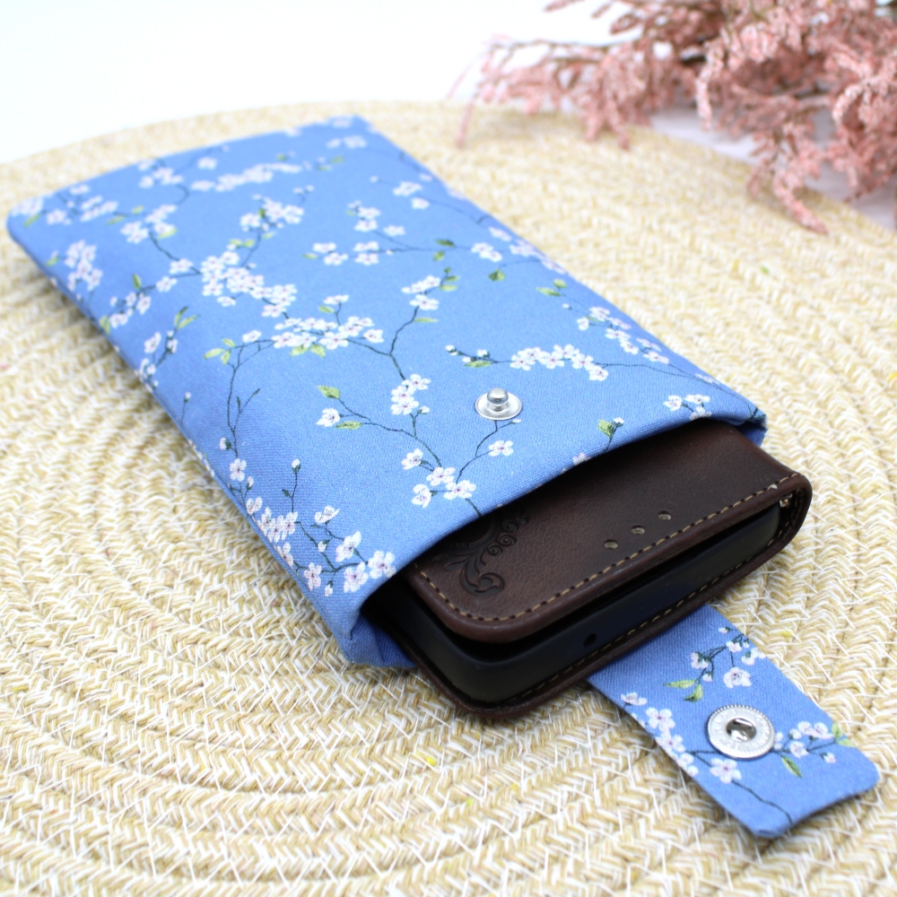 Bild 1 von Buchhülle Buchtasche Buch Taschenbuch Geschenkidee blau Blümchen  / (Variante Größe) Handyhülle 11x19cm