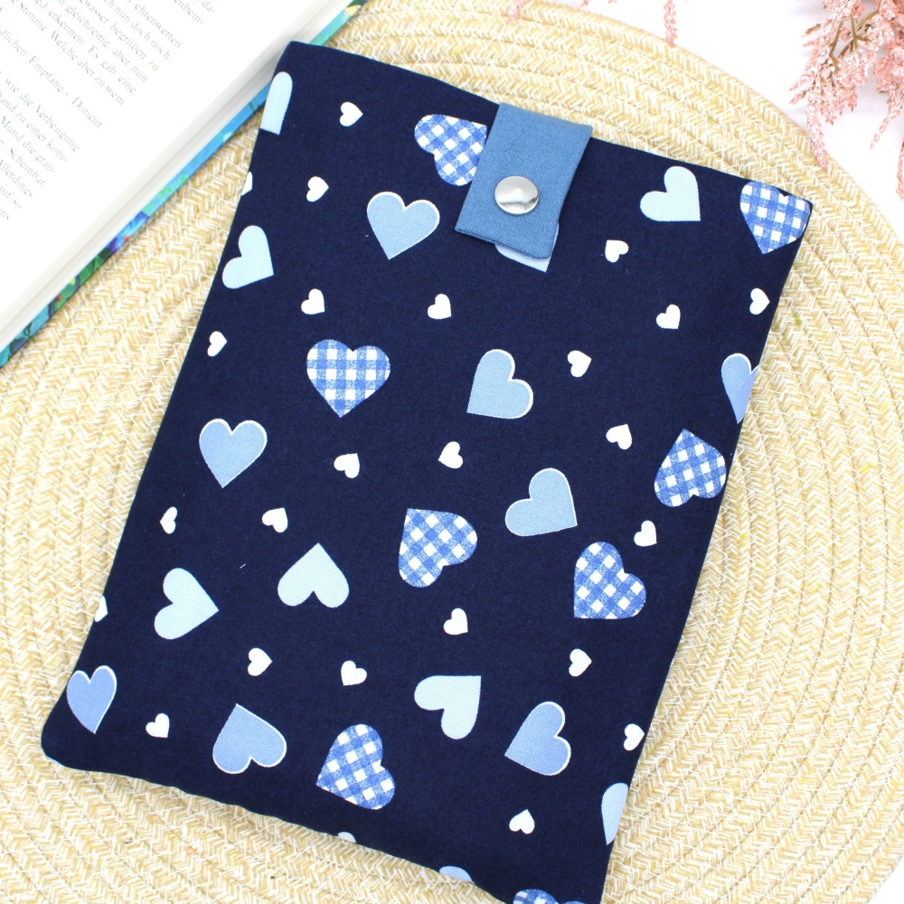 Bild 1 von Buchhülle Buchtasche Buch Taschenbuch Geschenkidee Herzen blau  / (Variante Größe) Tablethülle 20x28cm