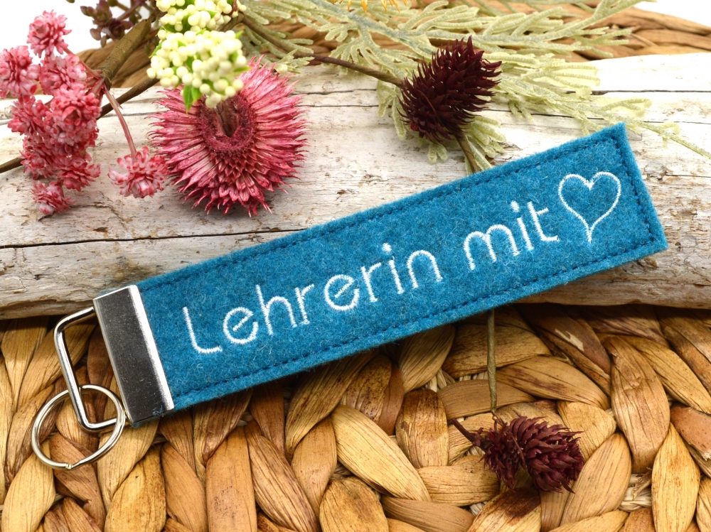 Bild 1 von Schlüsselanhänger Lehrerin mit Herz  / (Variante) Filz türkis/ weiße Schrift