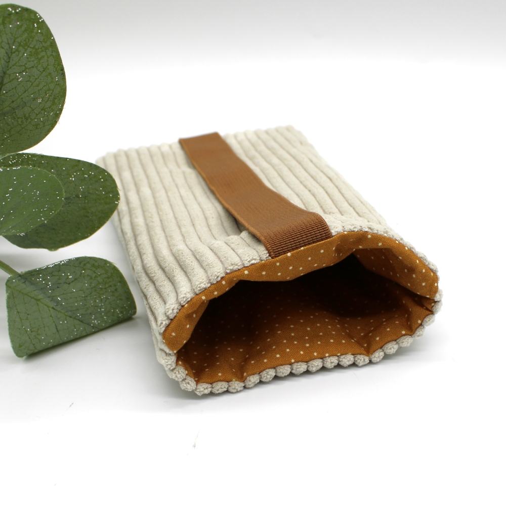 Bild 1 von Handyhülle aus Baumwollstoffen wattiert beige Cord mit Gummiband