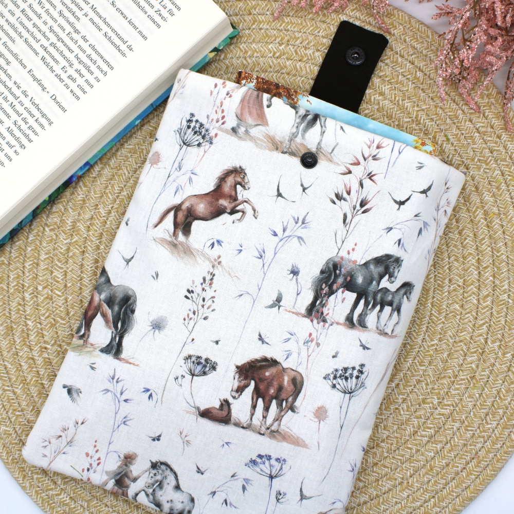 Bild 1 von Buchhülle Buchtasche Tablet Buch Taschenbuch Geschenkidee Pferd  / (Variante Größe) Standard 19x25cm