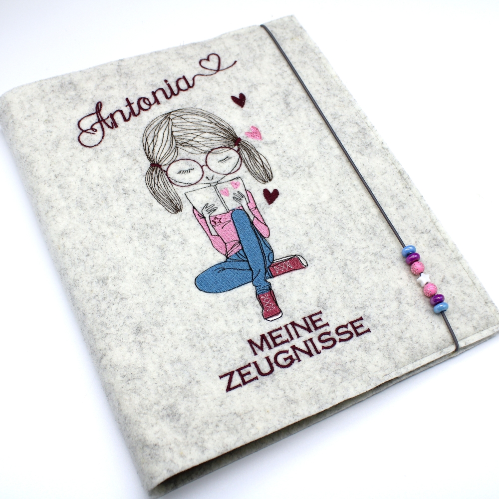 Bild 1 von Zeugnismappe Ringbuch mit Hülle Mädchen mit Buch und Herzen  / (Variante) mit Name
