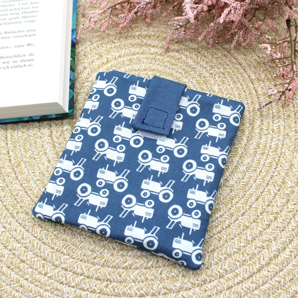 Bild 1 von Buchhülle für kleine Kinderbücher Platz für 6 Stück 12x13cm  / (Variante Motiv) Traktor blau