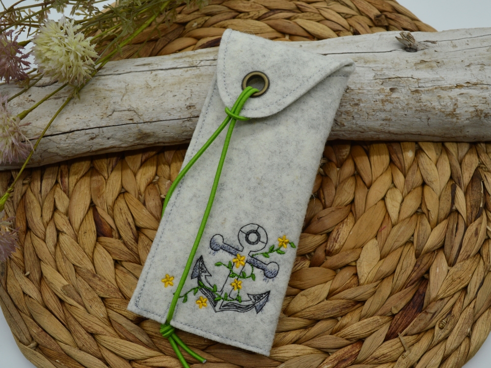 Bild 1 von Etui Filzetui  Stifteetui Brillenetui  Anker mit Blumen  / (Variante) mit gelben Blumen