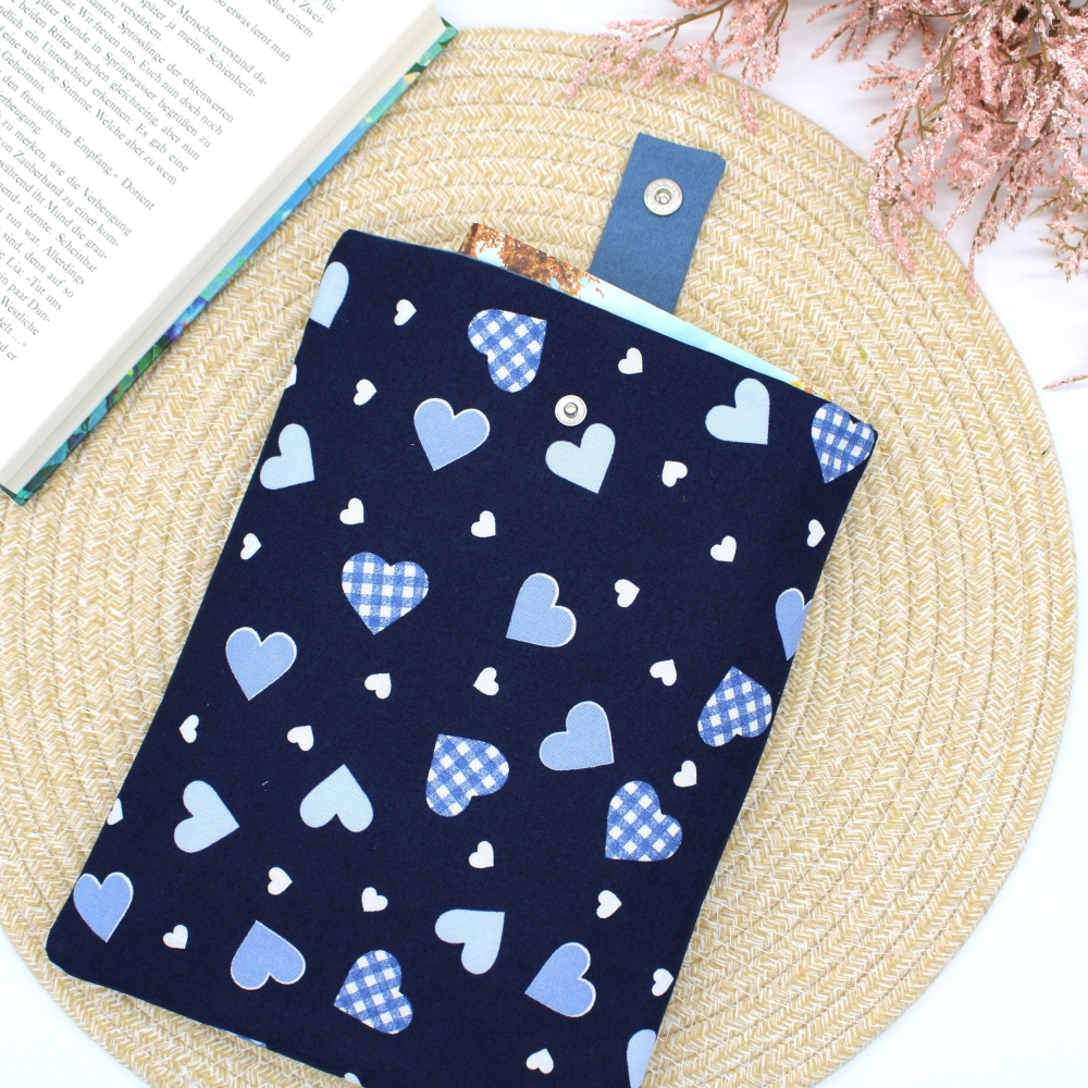 Bild 1 von Buchhülle Buchtasche Buch Taschenbuch Geschenkidee Herzen blau  / (Variante Größe) klein 15x23cm