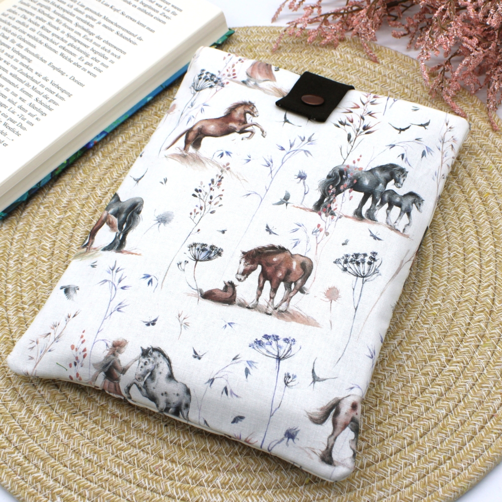 Bild 1 von Buchhülle Buchtasche Tablet Buch Taschenbuch Geschenkidee Pferd  / (Variante Größe) Standard 19x25cm