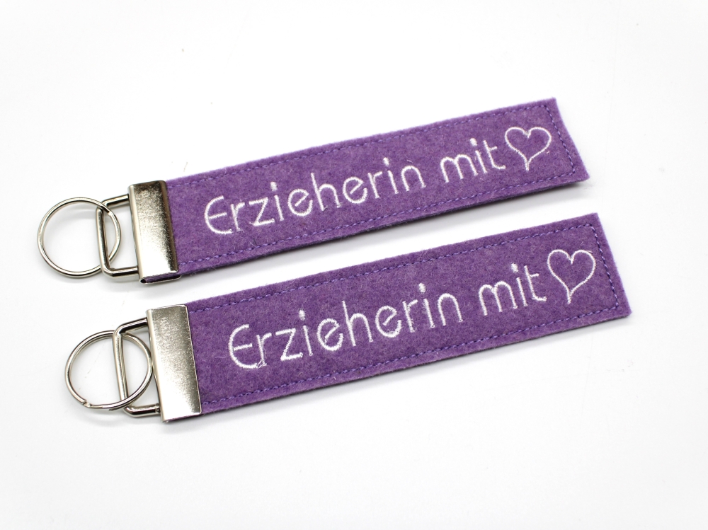 Bild 1 von Schlüsselanhänger Erzieherin mit Herz  / (Farbe) flieder/ weiß