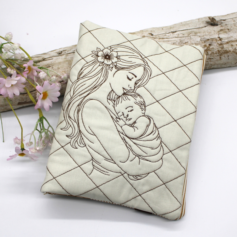 Bild 1 von Windeltasche mit Einsteckfächer und Band für den Schnuller helles beige Mama mit Baby