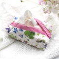 Bild 2 von Taschentücherbox für ein Päckchen Taschentücher rot rosa Blümchen 